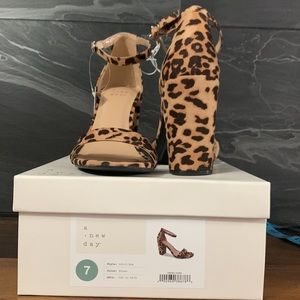New with box and tags animal print heel